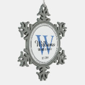 Aangepaste Pas getrouwd monogram blauw Tin Sneeuwvlok Ornament (Links)