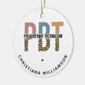 Aangepaste PBT Phlebotomie Technicus Leopard Print Keramisch Ornament (Links)