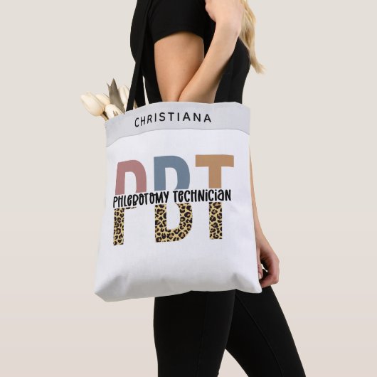 Aangepaste PBT Phlebotomie Technicus Leopard Print Tote Bag (Dichtbij)