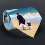 Aangepaste persoonlijke foto-Stropdas cadeau Stropdas<br><div class="desc">Aangepaste foto Stropdassen - Uw eigen ontwerp - Gepersonaliseerde familie / vrienden of persoonlijke Stropdas / cadeau - Voeg uw foto / of tekst - Formaat wijzigen en verplaatsen of verwijderen en toevoegen van onderdelen / afbeelding met aanpassingstool! U kunt dit ontwerp overbrengen naar meer dan 1000 Zazzle producten. Veel...</div>