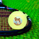 Aangepaste persoonlijke foto van Tennis Player Tennisballen<br><div class="desc">Fun een nieuwigheidsgeschenk voor je favoriete tennisace. Enkelvoudige of dubbele spelers zullen van deze foto tennisbal houden. Ideaal voor buiten op de rechtbank of als een display in je kantoor. Voeg je favoriete foto van je familie,  huisdier,  bedrijf of persoon toe.</div>