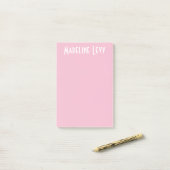 Aangepaste persoonlijke roze advertentie met naam post-it® notes (Op bureau)