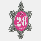 Aangepaste persoonlijke roze volleybalversiering tin sneeuwvlok ornament (Links)