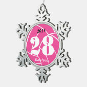 Aangepaste persoonlijke roze volleybalversiering tin sneeuwvlok ornament (Rechts)