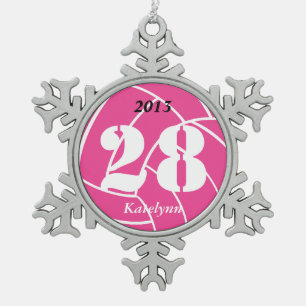 Aangepaste persoonlijke roze volleybalversiering tin sneeuwvlok ornament