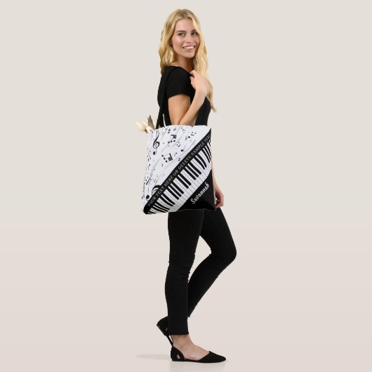 Aangepaste Piano Muzieknoten Script Name Black Whi Tote Bag (Op model)