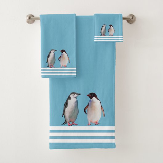 Aangepaste pinguïns en drie strepen op licht Blauw Bad Handdoek (Insitu)