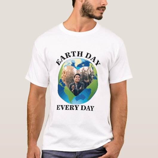 Aangepaste planeet hartfoto Aarde elke dag T-shirt (Voorkant)