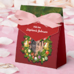 Aangepaste Portret Xmas Krans Bedankdoosjes<br><div class="desc">Maak van uw feest een gedenkwaardig evenement met deze unieke gunstboxen. Upload vandaag nog elk afbeelding dat je leuk vindt in de kerstkrans,  pas de bewerkbare tekst aan zoals je wilt en verras je gasten met je originaliteit.</div>