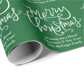 Aangepaste prettige kerstgroene en witte familiena cadeaupapier (Rol Hoek)