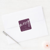 Aangepaste pruim + witte 'Prettig' kerst-/feestdag Vierkante Sticker (Envelop)