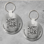 Aangepaste QR-code promotievilver Sleutelhanger<br><div class="desc">Moderne en eenvoudige promotionele sleutelhanger voor uw bedrijf of organisatie met een geborstelde zilveren faux metalen achtergrond. Voer het URL-adres van uw website in om een scannbare QR-code te creëer en voeg twee regels aangepaste tekst toe,  zoals uw bedrijfsnaam,  slogan,  bedankt,  enz.</div>