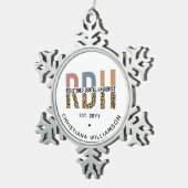 Aangepaste RDH-geregistreerde tandheelkundige cade Tin Sneeuwvlok Ornament (Rechts)