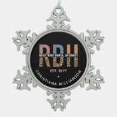 Aangepaste RDH-geregistreerde tandheelkundige cade Tin Sneeuwvlok Ornament (Voorkant)