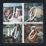 Aangepaste reeks foto-inkuilpenseel voor penseel vierkante klok<br><div class="desc">De gepersonaliseerde familiekeepslang met 4 van uw familiefoto's die in een vierkante rasterfotocollage en een mooie handgeschreven scriptspelige HOME worden geschikt. Geweldig geschenk voor moeder,  vader,  familie,  vrienden,  ouders en grootouders!</div>