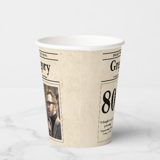 Aangepaste Retro 80e verjaardag krantenstijl Papieren Bekers (Rechts)