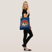 Aangepaste reünie over gezinsplanning reisweg tote bag (Op model)