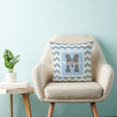 Aangepaste Rey Baby Blue White Chevron Monogram Na Kussen (Stoel)