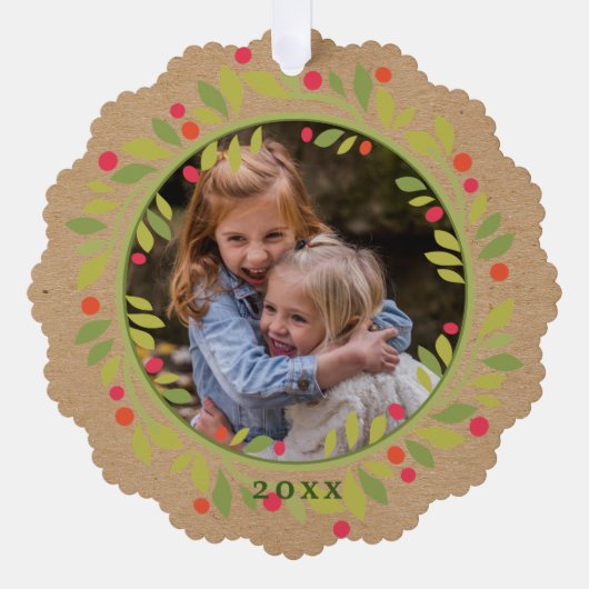 Aangepaste rode bessen groene bladeren krans ornament kaart (Voorkant)