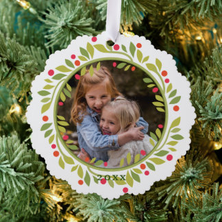 Aangepaste rode bessen groene bladeren krans ornament kaart