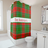 Aangepaste rode en groene tartan spelden douchegordijn (In situ)