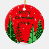 Aangepaste rode kerstbomen, versierd met datum keramisch ornament (Voorkant)