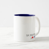 Aangepaste Romeinse nummerdatum Jubileum Tweekleurige Koffiemok (Voorkant rechts)