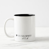 Aangepaste Romeinse nummerdatum Jubileum Tweekleurige Koffiemok (Links)