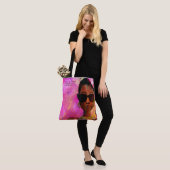 Aangepaste roze 2 Wilde Zwarte Kunst Tote Bag (Op model)