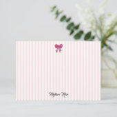 Aangepaste Roze Bow Roze Stripe Preppy Bedankkaart (Staand voorkant)