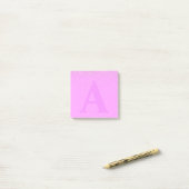 Aangepaste roze Glitter Monogram Post-it® notes (Op bureau)