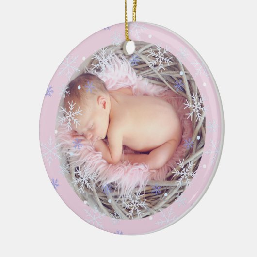 Aangepaste Roze Keepsake Foto Baby's Eerste Kerstm Keramisch Ornament (Links)