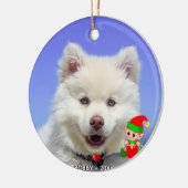 Aangepaste Samojeed hondenfoto met knuffel elf Keramisch Ornament (Links)
