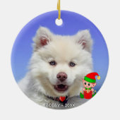 Aangepaste Samojeed hondenfoto met knuffel elf Keramisch Ornament (Achterkant)