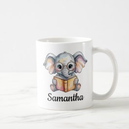 Aangepaste schattige babyolifant die een boek lees koffiemok