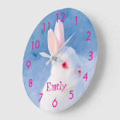 Aangepaste schattige witte konijn op blauwe sneeuw grote klok (Hoek)