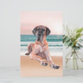 Aangepaste Schattigee Grote Deen Hond Zittend op h Briefpapier (Staand voorkant)