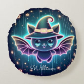 Aangepaste Schattigee Halloween Bat Met Heks Pet N Rond Kussen (Voorkant)