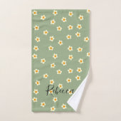 Aangepaste scriptnaam Cute Daisies Pattern Groen Bad Handdoek (Handdoek)