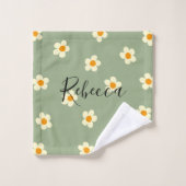 Aangepaste scriptnaam Cute Daisies Pattern Groen Bad Handdoek (Wasdoekje)