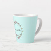 Aangepaste scriptnaam Monogram in Wildflower Wreat Latte Mok (Rechterhoek)