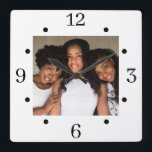Aangepaste serie foto's vierkant wandklok<br><div class="desc">Een op maat gesneden gezusje zussen foto grote klok voor je thuisdecor. Moderne vierkant vorm.</div>