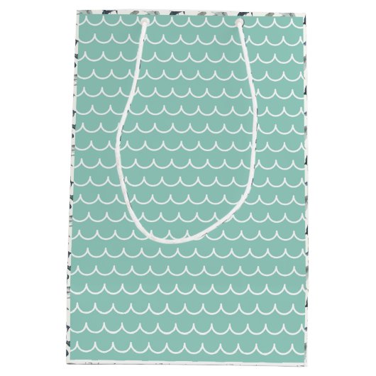 Aangepaste Shark Gift Bag | Aqua en witte oceaango Medium Cadeauzakje (Achterkant)