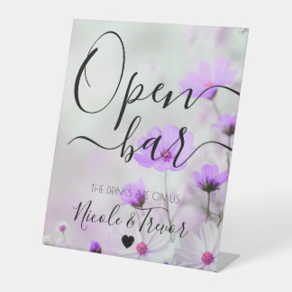Aangepaste sierlijke paarse bloemen bruiloft open reclamebord met voetstuk