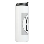 Aangepaste sjabloon van het ontwerp van de logo op thermosbeker (Gedraaid links)