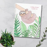 Aangepaste sleuf planner<br><div class="desc">Deze schattige Planner is versierd met een waterverf van een glimlachende sloth die van een tak met tropische bladeren hangt. Op de achterkant staat Sloth Life en je kunt deze woorden veranderen als je dat wilt. Eenvoudig aan te passen. Gebruik de optie van het Hulpmiddel van het Ontwerp om de...</div>