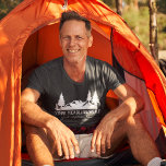 Aangepaste Slogan Wandelen, Camping, Buiten Tri-Blend Shirt<br><div class="desc">Dit grafische t-shirt heeft illustraties van heuvellandschap met groenblijvende bomen in het wit,  en is klaar om te worden gepersonaliseerd met uw eigen aangepaste tekst.</div>