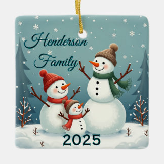 Aangepaste sneeuwmannenfamilie van drie keramisch ornament