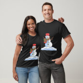 Aangepaste sneeuwpop op sneeuw en sneeuwvlokken t-shirt (Unisex)