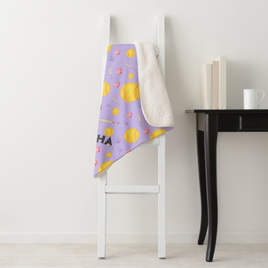 Aangepaste softbal naam nummer paarse hart sherpa deken (In situ)